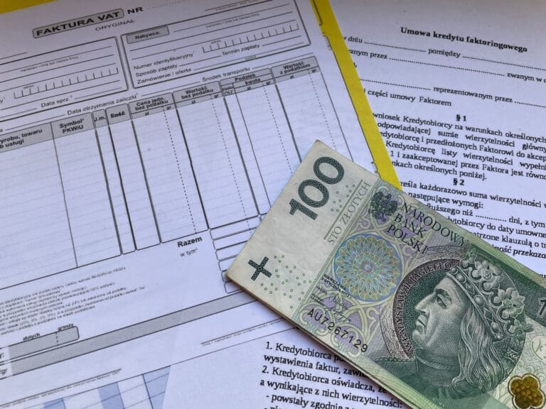 Jakie dokumenty zabrać na obóz krajowy, a jakie na wyjazd zagraniczny?